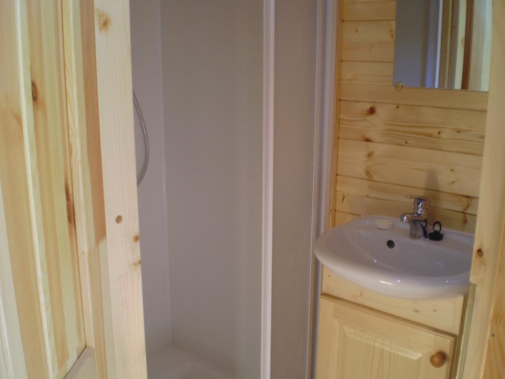 Les Roziers - Roulotte Bed & Breakfast Bagnac Room photo